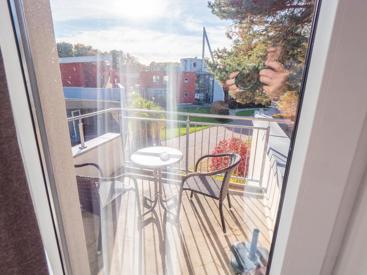 Marina Eldenburg - Ferienhäuser und Bootsverleih am Tor zur Müritz Waren  Exterior foto
