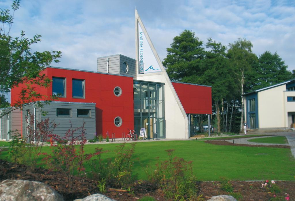 Marina Eldenburg - Ferienhäuser und Bootsverleih am Tor zur Müritz Waren  Exterior foto