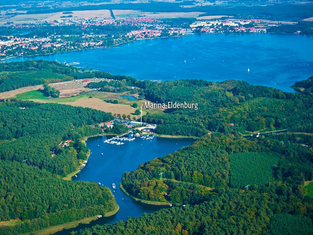 Marina Eldenburg - Ferienhäuser und Bootsverleih am Tor zur Müritz Waren  Exterior foto