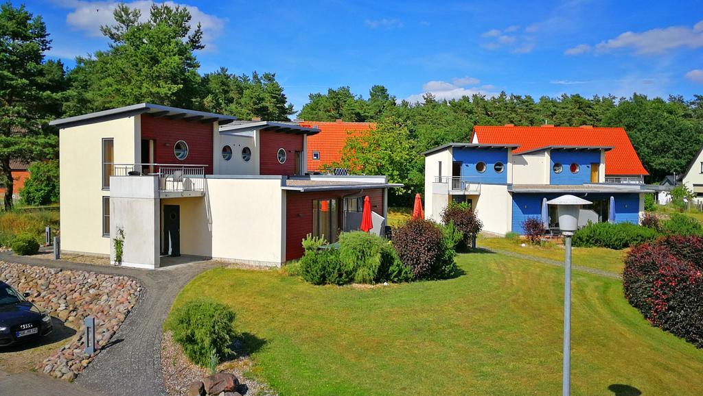 Marina Eldenburg - Ferienhäuser und Bootsverleih am Tor zur Müritz Waren  Exterior foto